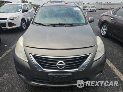 2014 Nissan Versa SV - zdjęcie 2 z 33 - miniatura