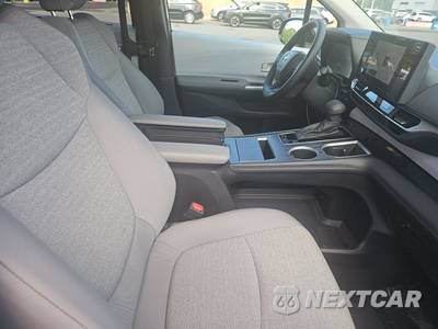 2026 Toyota Sienna LE 8-Passenger 120.5" WB - zdjęcie 8 z 19 - miniatura