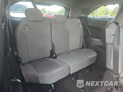 2026 Toyota Sienna LE 8-Passenger 120.5" WB - zdjęcie 14 z 19 - miniatura