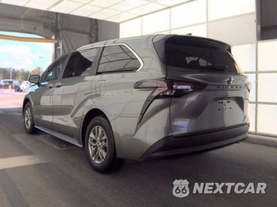 2026 Toyota Sienna LE 8-Passenger 120.5" WB - zdjęcie 6 z 19 - miniatura