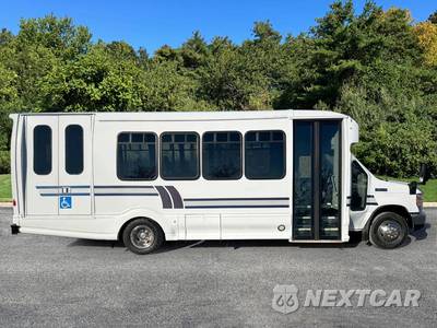2017 Ford Super Duty E-450 Cutaway DRW - zdjęcie 2 z 51 - miniatura