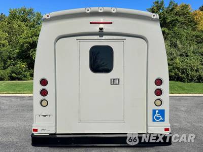 2017 Ford Super Duty E-450 Cutaway DRW - zdjęcie 9 z 51 - miniatura