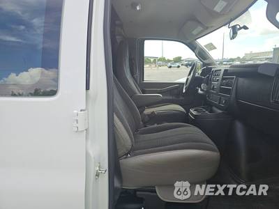 2025 GMC Savana 2500 Cargo Van 1WT 135.0" WB - zdjęcie 8 z 23 - miniatura