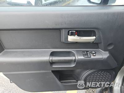 2011 Toyota FJ Cruiser w/Rear Doors - zdjęcie 15 z 28 - miniatura