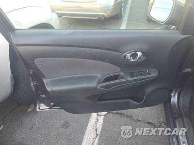 2015 Nissan Versa SL - zdjęcie 9 z 61 - miniatura