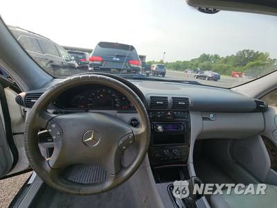2004 Mercedes-Benz C 240 4MATIC Sedan - zdjęcie 11 z 31 - miniatura