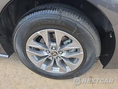 2025 Toyota Sienna LE 8-Passenger 120.5" WB - zdjęcie 11 z 22 - miniatura