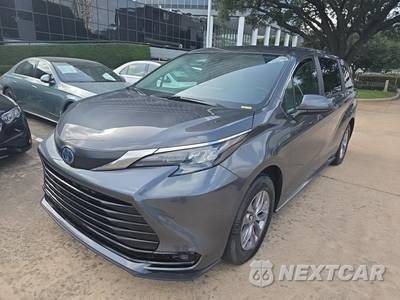 2025 Toyota Sienna LE 8-Passenger 120.5" WB