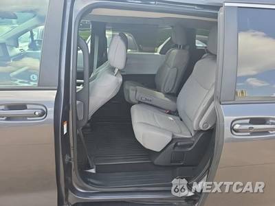 2025 Toyota Sienna LE 8-Passenger 120.5" WB - zdjęcie 16 z 22 - miniatura