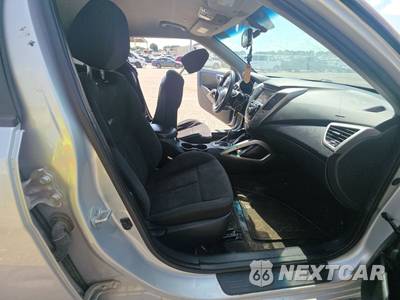 2014 Hyundai Veloster w/Black Interior - zdjęcie 8 z 30 - miniatura