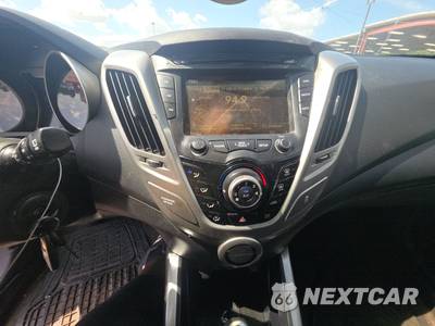 2014 Hyundai Veloster w/Black Interior - zdjęcie 11 z 30 - miniatura
