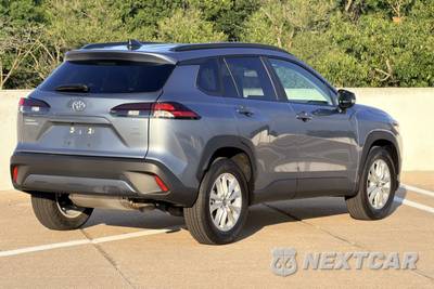 2026 Toyota Corolla Cross LE - zdjęcie 7 z 33 - miniatura