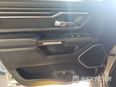2023 Ram 1500 Laramie Crew Cab Short Bed - zdjęcie 9 z 24 - miniatura