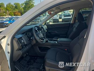 2025 Nissan Pathfinder SV - zdjęcie 13 z 22 - miniatura