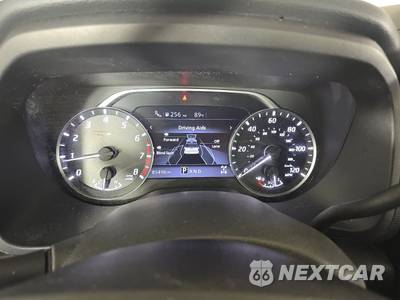 2024 Nissan TITAN SV Crew Cab Short Bed - zdjęcie 12 z 17 - miniatura