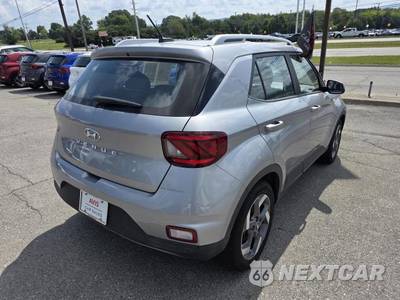 2025 Hyundai Venue SEL - zdjęcie 21 z 32 - miniatura