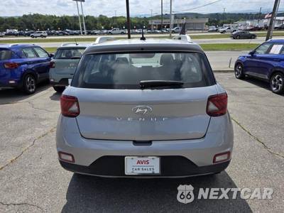 2025 Hyundai Venue SEL - zdjęcie 20 z 32 - miniatura