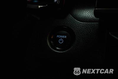 2025 Toyota Camry SE - zdjęcie 21 z 29 - miniatura