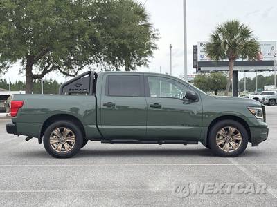 2024 Nissan TITAN SV Crew Cab Short Bed - zdjęcie 6 z 16 - miniatura