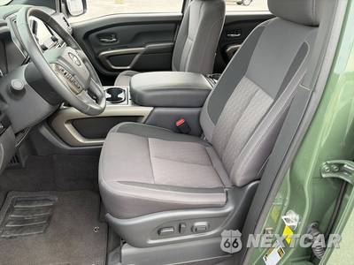 2024 Nissan TITAN SV Crew Cab Short Bed - zdjęcie 9 z 16 - miniatura