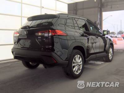 2025 Toyota Corolla Cross LE - zdjęcie 4 z 22 - miniatura
