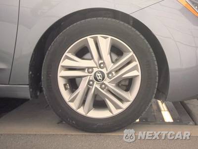 2019 Hyundai Elantra SEL Sedan - zdjęcie 10 z 13 - miniatura