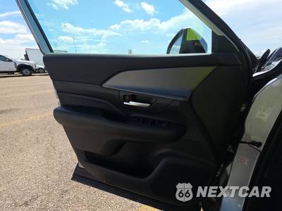 2025 Toyota Grand Highlander XLE - zdjęcie 9 z 22 - miniatura