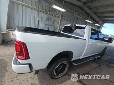 2025 Ram 2500 Laramie Crew Cab Medium Bed - zdjęcie 4 z 22 - miniatura