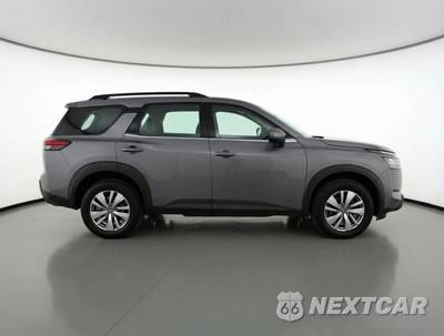 2025 Nissan Pathfinder SV - zdjęcie 8 z 12 - miniatura