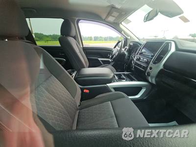 2020 Nissan TITAN SV Crew Cab Short Bed - zdjęcie 8 z 23 - miniatura