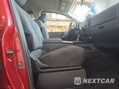 2014 Nissan TITAN SV Crew Cab Short Bed - zdjęcie 8 z 33 - miniatura