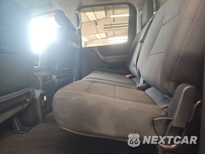 2014 Nissan TITAN SV Crew Cab Short Bed - zdjęcie 13 z 33 - miniatura