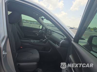 2025 Toyota Grand Highlander Hybrid LE - zdjęcie 8 z 22 - miniatura
