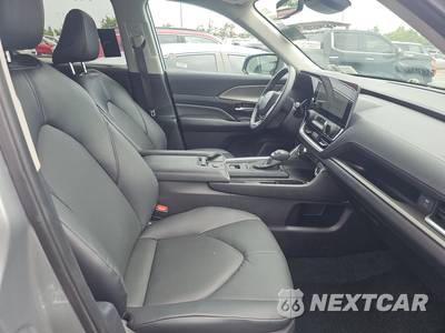 2025 Toyota Grand Highlander XLE - zdjęcie 8 z 31 - miniatura