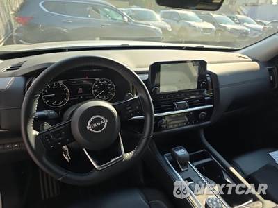 2024 Nissan Pathfinder SL - zdjęcie 12 z 25 - miniatura
