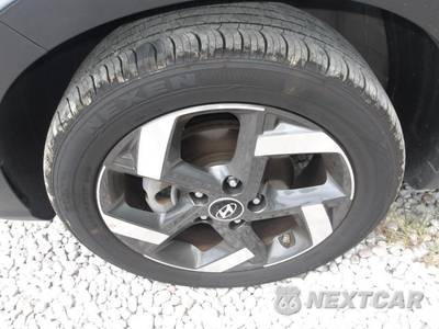 2025 Hyundai Venue SEL - zdjęcie 6 z 28 - miniatura