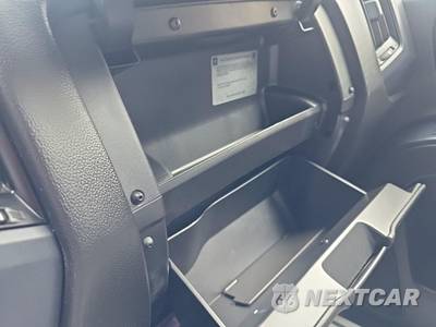 2018 Chevrolet Silverado 1500 Custom Crew Cab Short Bed 1CX - zdjęcie 24 z 28 - miniatura