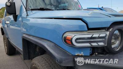 2011 Toyota FJ Cruiser w/Rear Doors - zdjęcie 21 z 25 - miniatura
