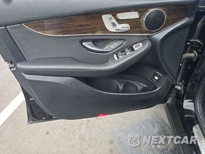 2020 Mercedes-Benz GLC 300 - zdjęcie 9 z 28 - miniatura