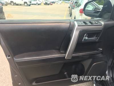 2016 Toyota 4Runner SR5 - zdjęcie 9 z 33 - miniatura