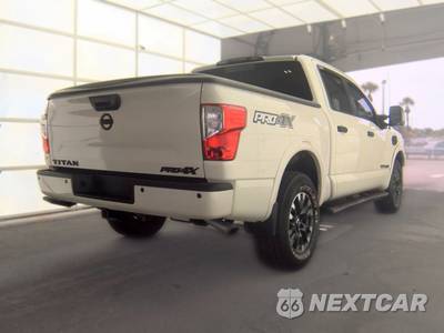 2017 Nissan TITAN PRO-4X Crew Cab Short Bed - zdjęcie 4 z 25 - miniatura