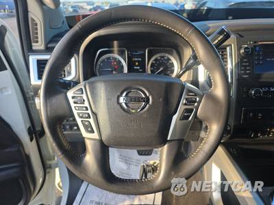 2017 Nissan TITAN PRO-4X Crew Cab Short Bed - zdjęcie 10 z 25 - miniatura