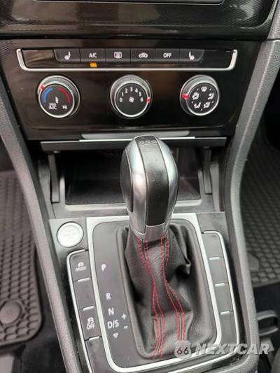 2016 Volkswagen Golf GTI SE Hatchback w/Performance Pkg - zdjęcie 26 z 38 - miniatura
