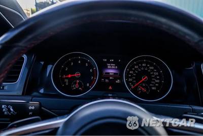 2016 Volkswagen Golf GTI SE Hatchback w/Performance Pkg - zdjęcie 35 z 38 - miniatura