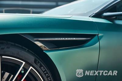 2024 Aston Martin DB12 Coupe - zdjęcie 11 z 50 - miniatura