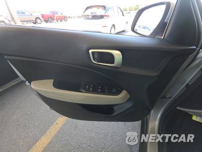 2025 Hyundai Venue SEL - zdjęcie 9 z 25 - miniatura