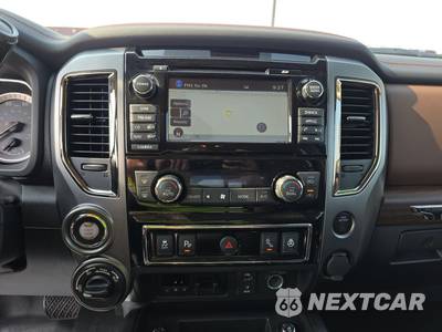 2017 Nissan TITAN Platinum Reserve Crew Cab Short Bed - zdjęcie 11 z 17 - miniatura