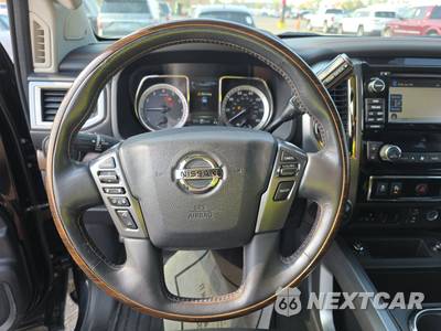 2017 Nissan TITAN Platinum Reserve Crew Cab Short Bed - zdjęcie 10 z 17 - miniatura