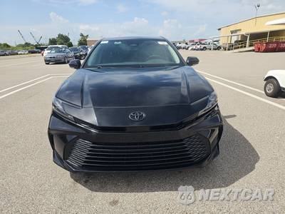 2025 Toyota Camry LE - zdjęcie 2 z 35 - miniatura