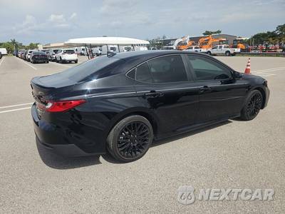 2025 Toyota Camry LE - zdjęcie 4 z 35 - miniatura